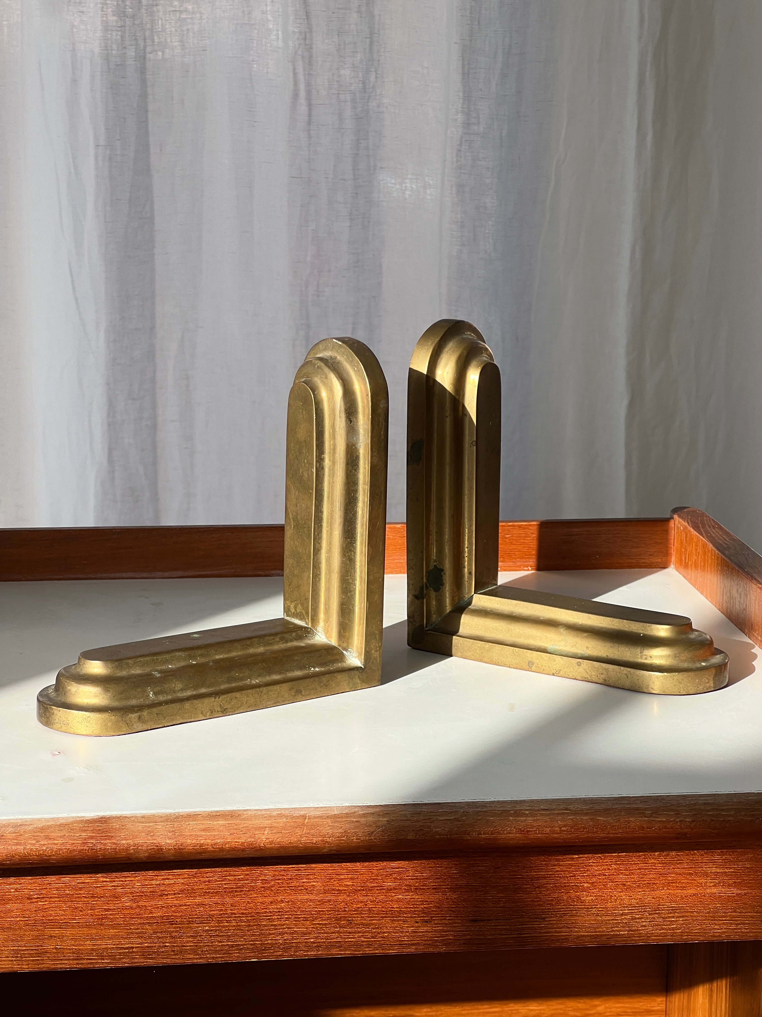 Golden Wave Brass Bookends – THE HAUSGUEST