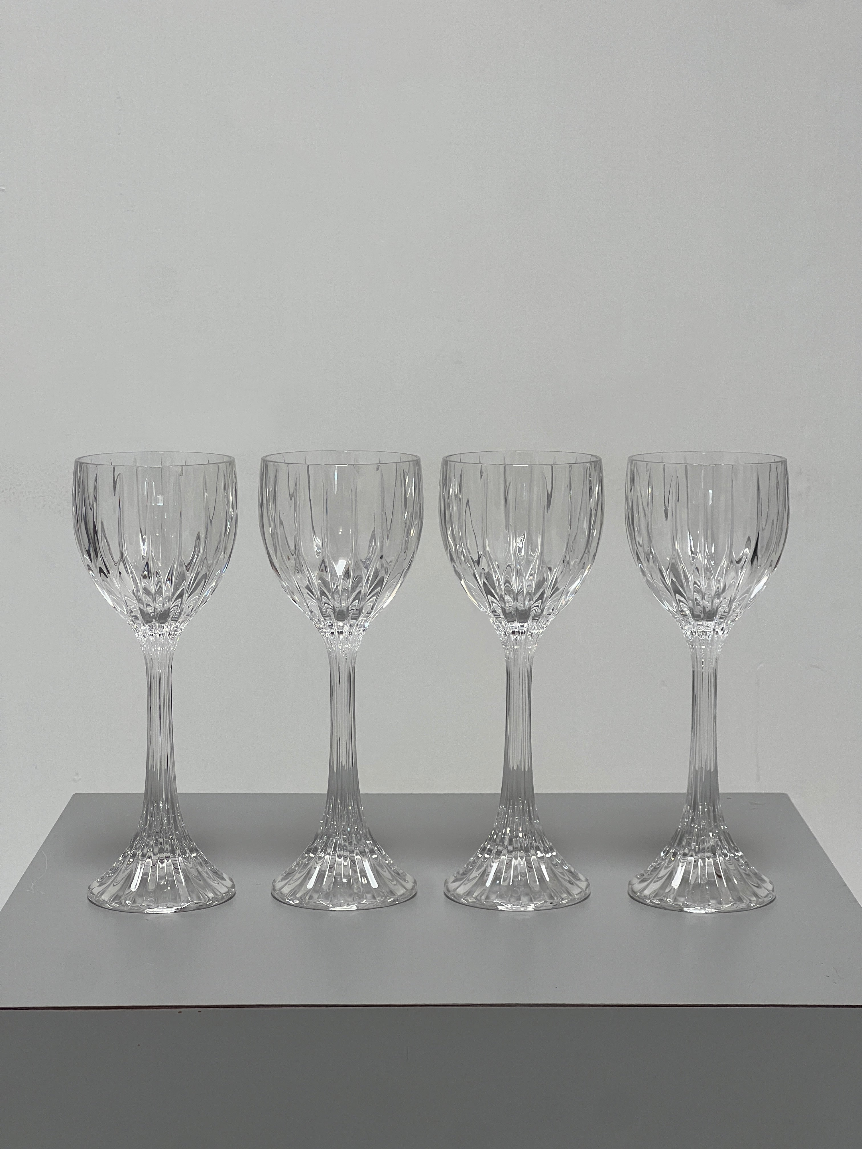 Glass Tulip Wine Glasses – Guest House