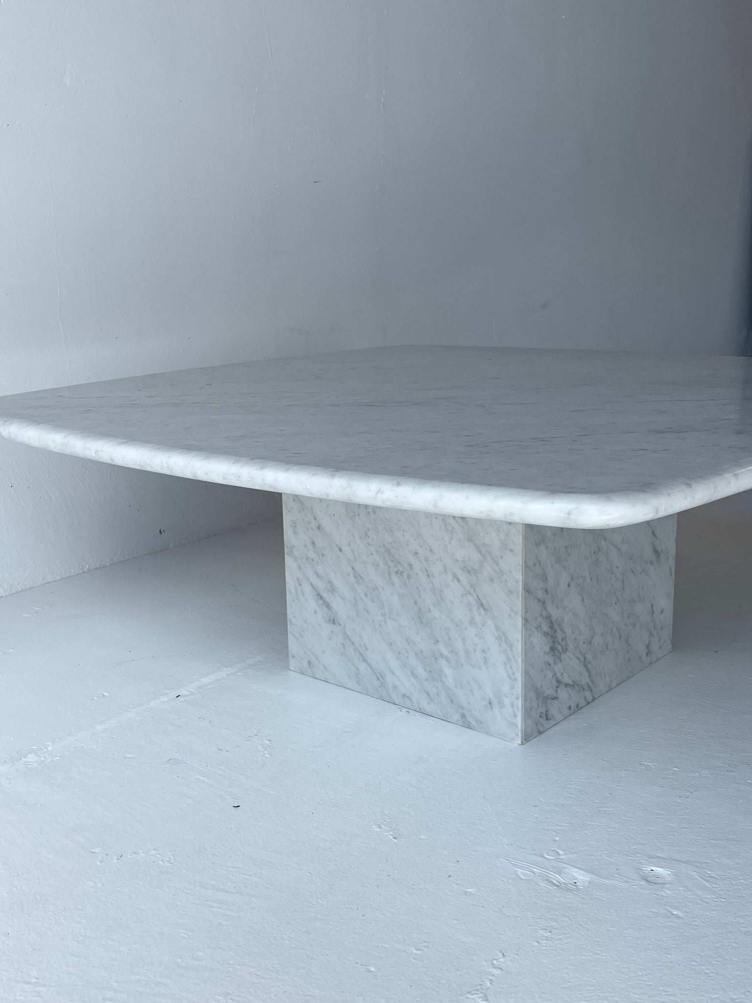 Italian White Marble Coffee Table by Artedi