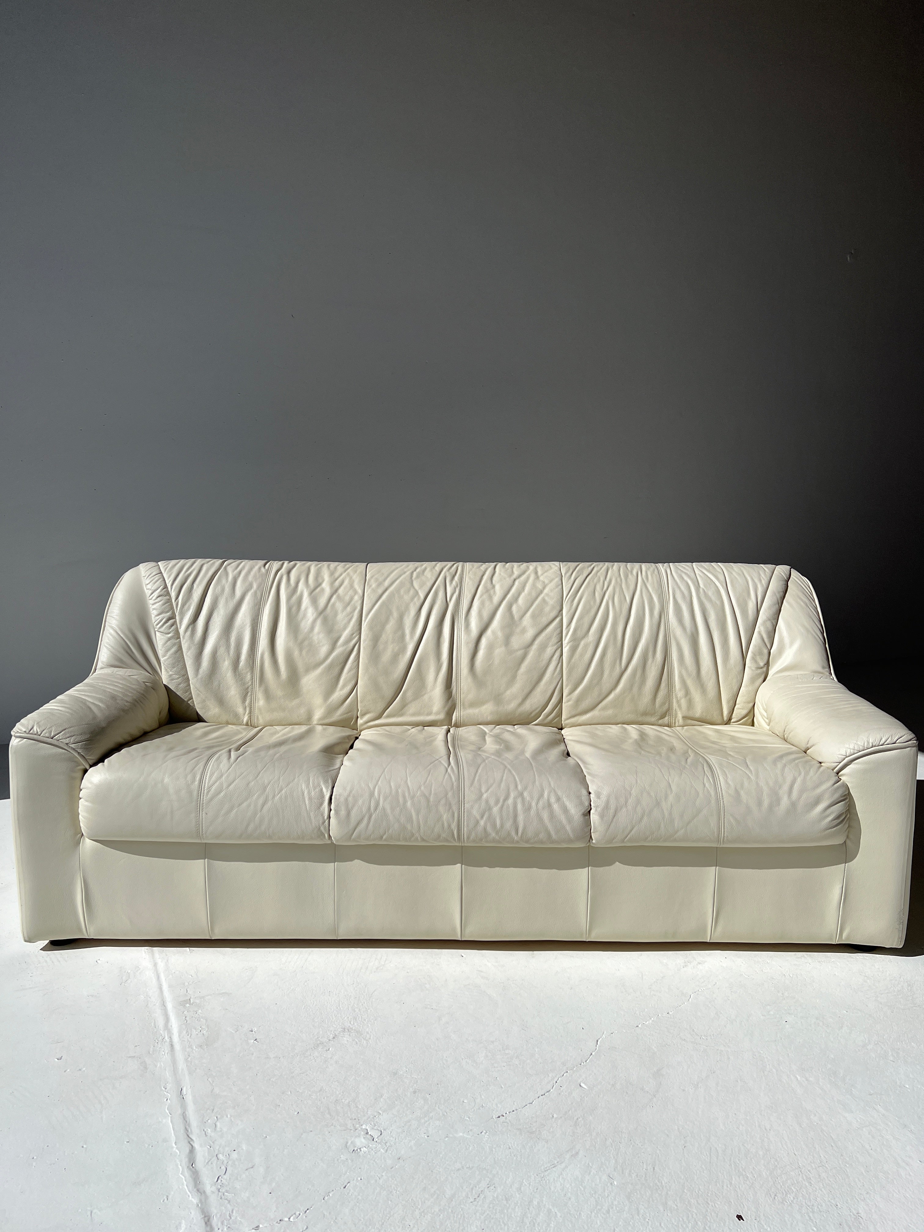 Nicoletti Off-White Leather Sofa